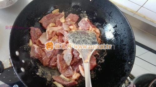 卡通兔咖喱<a href=/shicai/rouqin/NiuRou/index.html target=_blank><u>牛肉</u></a>饭的做法