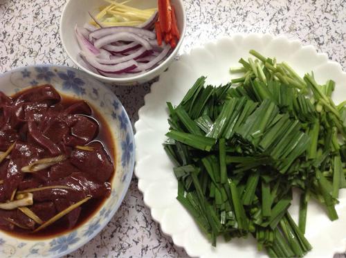 韭菜<a href=/shicai/rouqin/ZhuGan/index.html target=_blank><u>猪肝</u></a>的做法