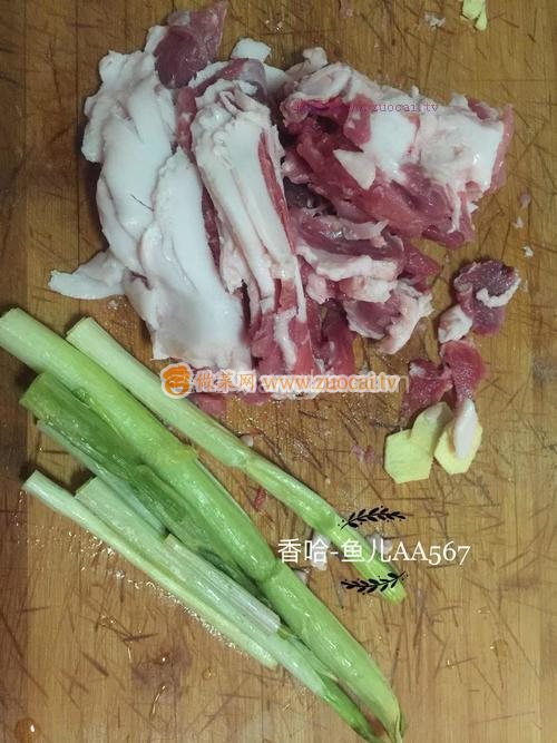 <a href=/shicai/rouqin/ZhuRou/index.html target=_blank><u>猪肉</u></a>芹菜饺子的做法