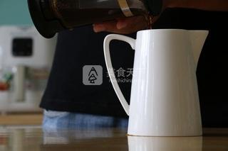 咖啡<a href=/shicai/mimian/NiuNai/index.html target=_blank><u>牛奶</u></a>棒冰的做法步骤：6