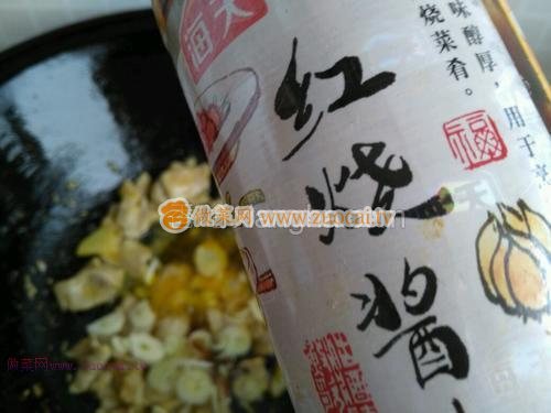 肉片<a href=/shicai/shucai/TuDou/index.html target=_blank><u>土豆</u></a>盖浇饭的做法