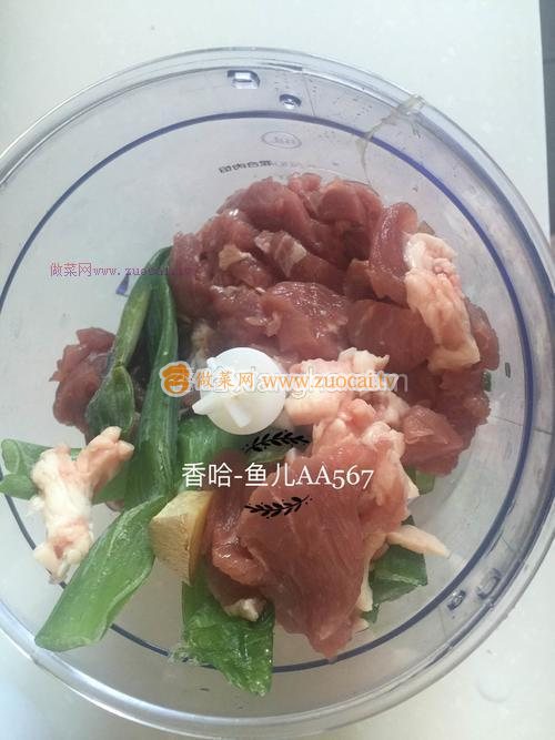 <a href=/shicai/rouqin/NiuRou/index.html target=_blank><u>牛肉</u></a>胡<a href=/shicai/shucai/LuoBo/index.html target=_blank><u>萝卜</u></a><a href=/shicai/shucai/MuEr/index.html target=_blank><u>木耳</u></a>包子的做法