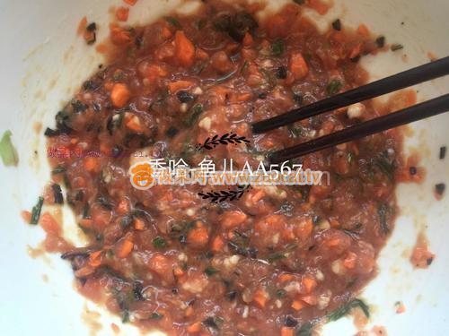 <a href=/shicai/rouqin/NiuRou/index.html target=_blank><u>牛肉</u></a>胡<a href=/shicai/shucai/LuoBo/index.html target=_blank><u>萝卜</u></a><a href=/shicai/shucai/MuEr/index.html target=_blank><u>木耳</u></a>包子的做法