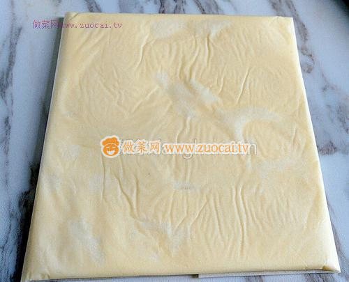 丹麦手撕<a href=/shicai/mimian/MianBao/index.html target=_blank><u>面包</u></a>的做法