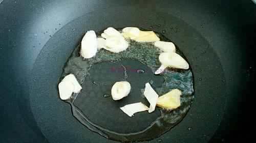 可乐焖<a href=/shicai/rouqin/JiTui/index.html target=_blank><u>鸡腿</u></a>的做法