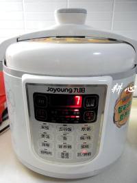 <a href=/shicai/shucai/SiGua/index.html target=_blank><u>丝瓜</u></a><a href=/shicai/rouqin/PaiGu/index.html target=_blank><u>排骨</u></a>粥的做法步骤7