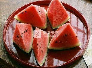 <a href=/shicai/guopin/XiGua/index.html target=_blank><u>西瓜</u></a>冰淇淋的做法步骤：3
