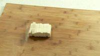 五彩<a href=/shicai/mimian/DouFu/index.html target=_blank><u>豆腐</u></a>的做法步骤1