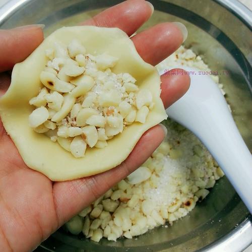 潮汕传统小吃酥饺的做法