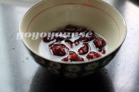 <a href=/shicai/shucai/ShanYao/index.html target=_blank><u>山药</u></a><a href=/shicai/guopin/ManYueMei/index.html target=_blank><u>蔓越莓</u></a>糕的做法步骤1