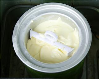 香草酸<a href=/shicai/mimian/NaiYou/index.html target=_blank><u>奶油</u></a>樱<a href=/shicai/guopin/Tao/index.html target=_blank><u>桃</u></a>冰淇淋的做法步骤：7