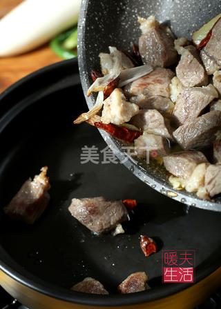 <a href=/shicai/rouqin/NiuRou/index.html target=_blank><u>牛肉</u></a>炖<a href=/shicai/shucai/LuoBo/index.html target=_blank><u>萝卜</u></a>的做法步骤：4