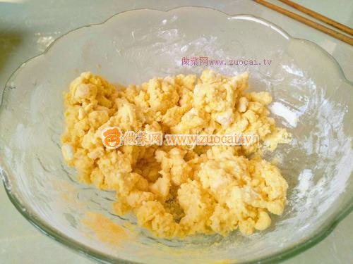 <a href=/shicai/shucai/GuiHua/index.html target=_blank><u>桂花</u></a><a href=/shicai/mimian/YuMiMian/index.html target=_blank><u><a href=/shicai/mimian/YuMi/index.html target=_blank><u>玉米</u></a>面</u></a>糍粑的做法