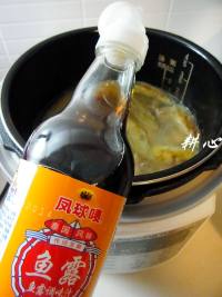 <a href=/shicai/shucai/SiGua/index.html target=_blank><u>丝瓜</u></a><a href=/shicai/rouqin/PaiGu/index.html target=_blank><u>排骨</u></a>粥的做法步骤10