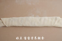 <a href=/shicai/guopin/HeiZhiMa/index.html target=_blank><u>黑<a href=/shicai/guopin/ZhiMa/index.html target=_blank><u>芝麻</u></a></u></a><a href=/shicai/shucai/cong/index.html target=_blank><u>葱</u></a>油饼的做法步骤11