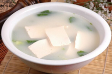 白菜<a href=/shicai/mimian/DouFu/index.html target=_blank><u>豆腐</u></a>汤的做法