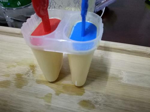自制<a href=/shicai/mimian/SuanNai/index.html target=_blank><u>酸奶</u></a>冰淇淋的做法
