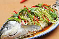 清蒸<a href=/shicai/shuichanpin/CaoYu/index.html target=_blank><u>草鱼</u></a>的做法,清蒸<a href=/shicai/shuichanpin/CaoYu/index.html target=_blank><u>草鱼</u></a>的做法大全