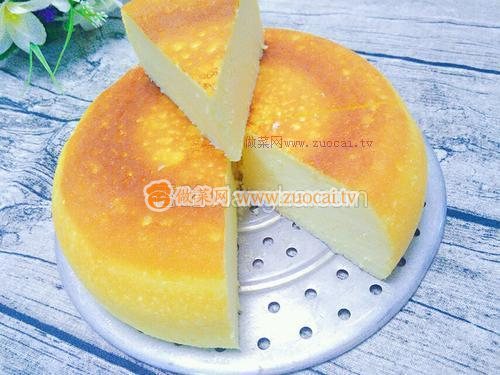 电饭煲<a href=/shicai/mimian/SuanNai/index.html target=_blank><u>酸奶</u></a>蛋糕的做法