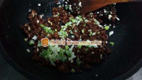 卤肉包的做法