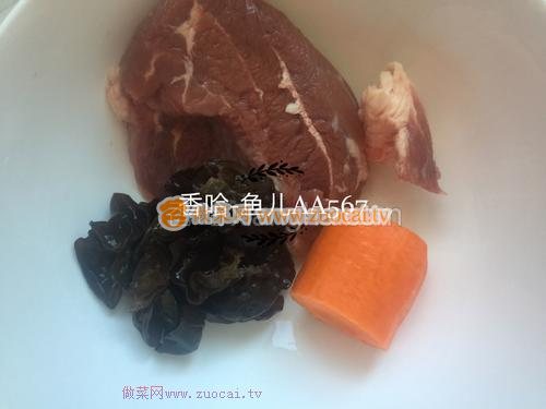 <a href=/shicai/rouqin/NiuRou/index.html target=_blank><u>牛肉</u></a>胡<a href=/shicai/shucai/LuoBo/index.html target=_blank><u>萝卜</u></a><a href=/shicai/shucai/MuEr/index.html target=_blank><u>木耳</u></a>包子的做法