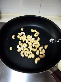 <a href=/shicai/shucai/SiGua/index.html target=_blank><u>丝瓜</u></a><a href=/shicai/rouqin/PaiGu/index.html target=_blank><u>排骨</u></a>粥的做法步骤8