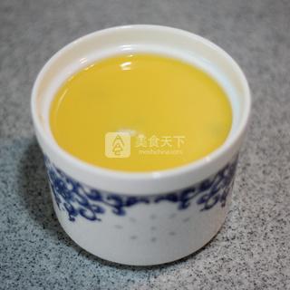 双蛋蒸<a href=/shicai/mimian/DouFu/index.html target=_blank><u>豆腐</u></a>