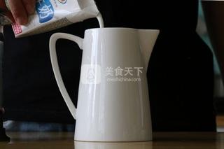 咖啡<a href=/shicai/mimian/NiuNai/index.html target=_blank><u>牛奶</u></a>棒冰的做法步骤：7