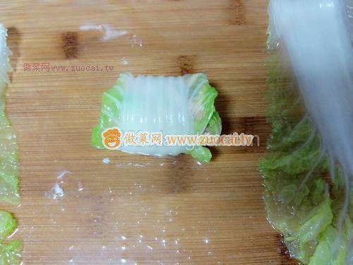 鲜美白菜虾肉卷的做法