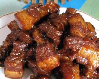 好吃不腻的酱香<a href=/shicai/rouqin/WuHuaRou/index.html target=_blank><u>五花肉</u></a>怎么做？