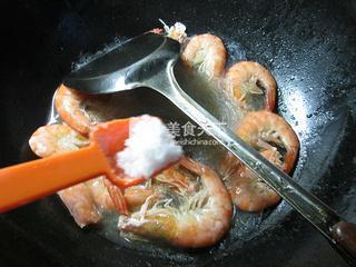 鲜虾煮<a href=/shicai/mimian/FenSi/index.html target=_blank><u>粉丝</u></a>的做法步骤：6