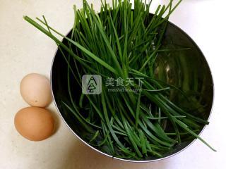 【从零学烧菜第一课】韭菜<a href=/shicai/rouqin/JiDan/index.html target=_blank><u>鸡蛋</u></a>饼的做法步骤：1