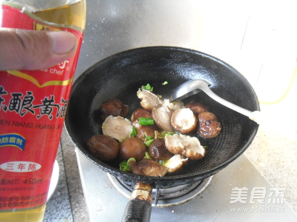 <a href=/shicai/shucai/XiangGu/index.html target=_blank><u>香菇</u></a>油菜的做法