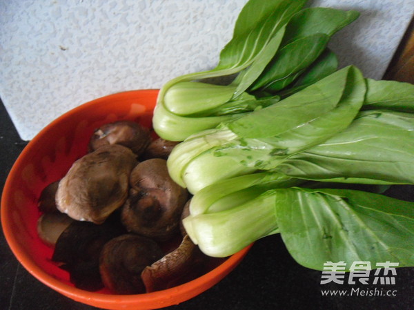 <a href=/shicai/shucai/XiangGu/index.html target=_blank><u>香菇</u></a>油菜的做法