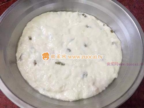 <a href=/shicai/mimian/BaiMian/index.html target=_blank><u>白面</u></a>发糕的做法