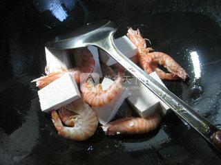 咖喱<a href=/shicai/mimian/DouFu/index.html target=_blank><u>豆腐</u></a>基围虾 的做法步骤：4