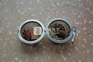 五香<a href=/shicai/guopin/HuaSheng/index.html target=_blank><u>花生</u></a>的做法步骤：2