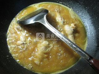 咖喱<a href=/shicai/rouqin/JiChi/index.html target=_blank><u>鸡翅</u></a>根煮<a href=/shicai/mimian/FenSi/index.html target=_blank><u>粉丝</u></a>的做法步骤：6