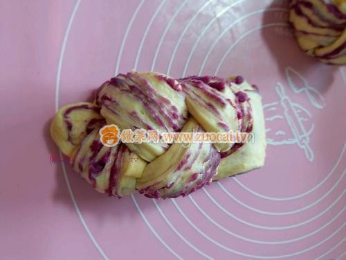 <a href=/shicai/shucai/ZiShu/index.html target=_blank><u>紫薯</u></a>北海道土司的做法