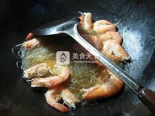 鲜虾煮<a href=/shicai/mimian/FenSi/index.html target=_blank><u>粉丝</u></a>的做法步骤：8