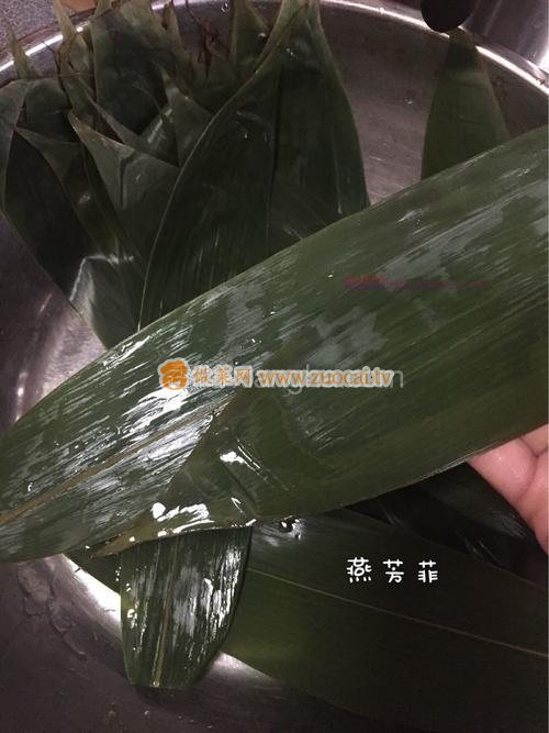 <a href=/shicai/shucai/XiangGu/index.html target=_blank><u>香菇</u></a>肉粽的做法