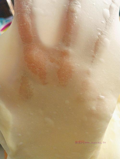 <a href=/shicai/mimian/HongDou/index.html target=_blank><u>红豆</u></a>沙小餐包的做法