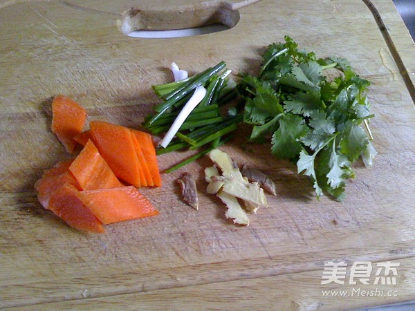 <a href=/shicai/mimian/DouPi/index.html target=_blank><u>豆皮</u></a>烧肉丸的做法