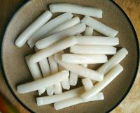 炒<a href=/shicai/mimian/NianGao/index.html target=_blank><u>年糕</u></a>条的做法步骤1