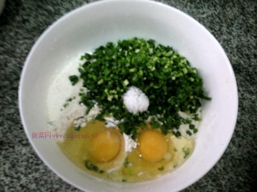 韭菜<a href=/shicai/rouqin/JiDan/index.html target=_blank><u>鸡蛋</u></a>饼的做法
