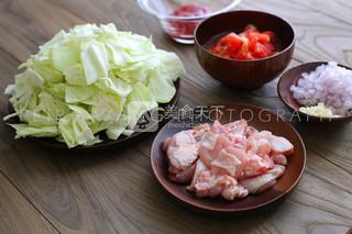 茄汁卷心菜炖<a href=/shicai/rouqin/ZhengJi/index.html target=_blank><u>鸡肉</u></a>的做法步骤：2