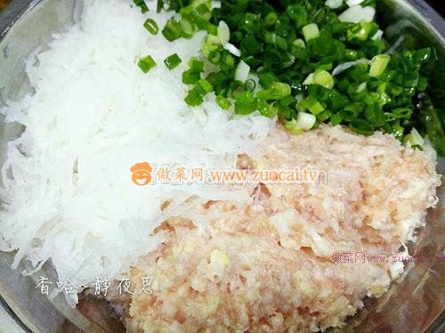 <a href=/shicai/shucai/LuoBo/index.html target=_blank><u>萝卜</u></a>肉丸的做法
