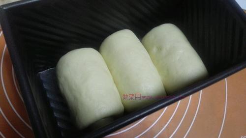 <a href=/shicai/guopin/PuTaoGan/index.html target=_blank><u><a href=/shicai/guopin/PuTao/index.html target=_blank><u>葡萄</u></a>干</u></a>土司的做法