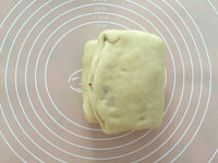 <a href=/shicai/guopin/ManYueMei/index.html target=_blank><u>蔓越莓</u></a>小<a href=/shicai/mimian/MianBao/index.html target=_blank><u>面包</u></a>块的做法步骤8