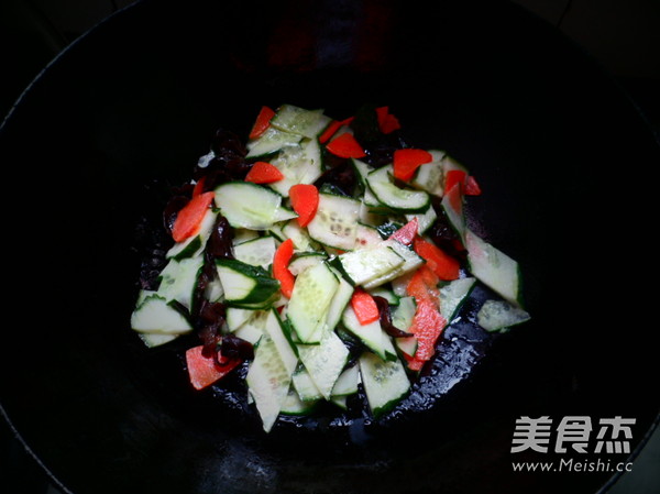 炒三色蔬菜的做法